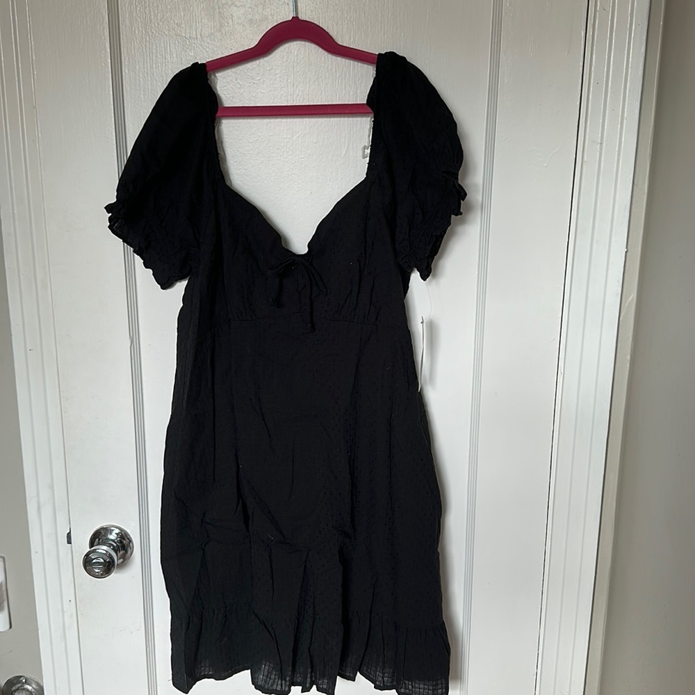 Wild Fable Black textured dress. Puffy sleeve. Back cutout. Size L. NWT.